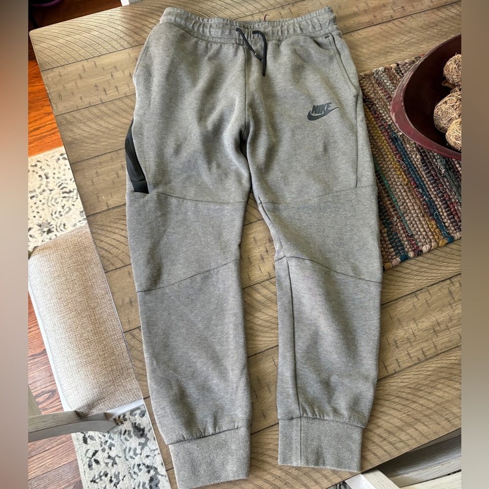 Nike tech boys pants size large